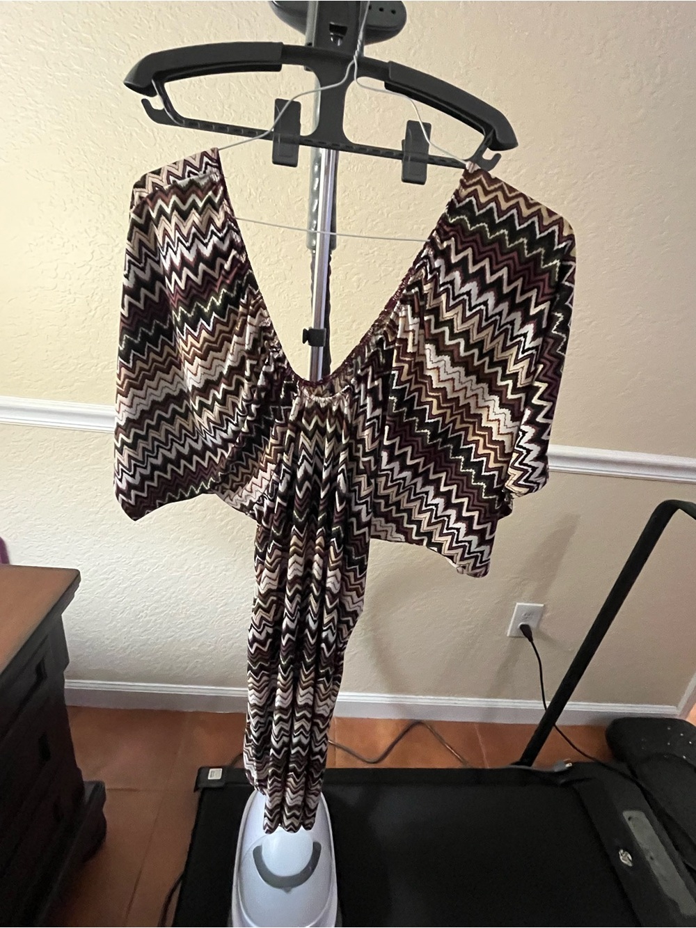 Womens Zigzag Print Flutter Sleeve Dress in Brown and Cream